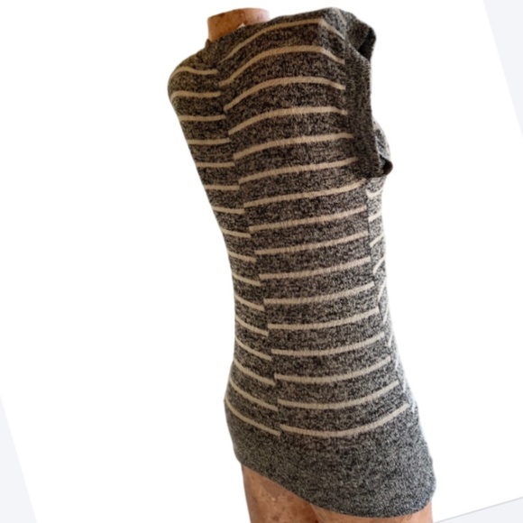 Crochet Knit Sweater Horizontal Stripes - Picture 4 of 10